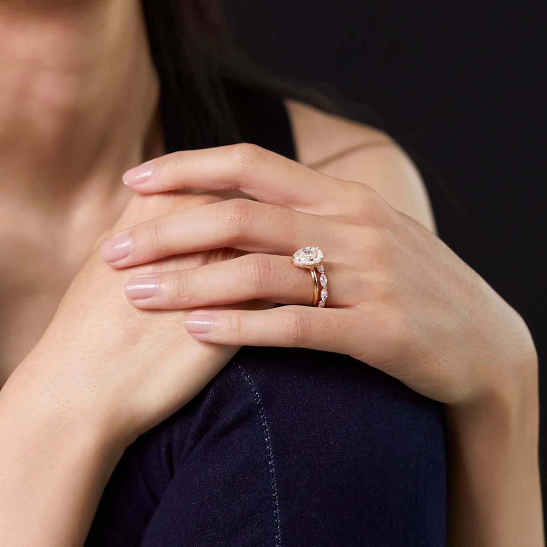 Avery Solitaire Oval